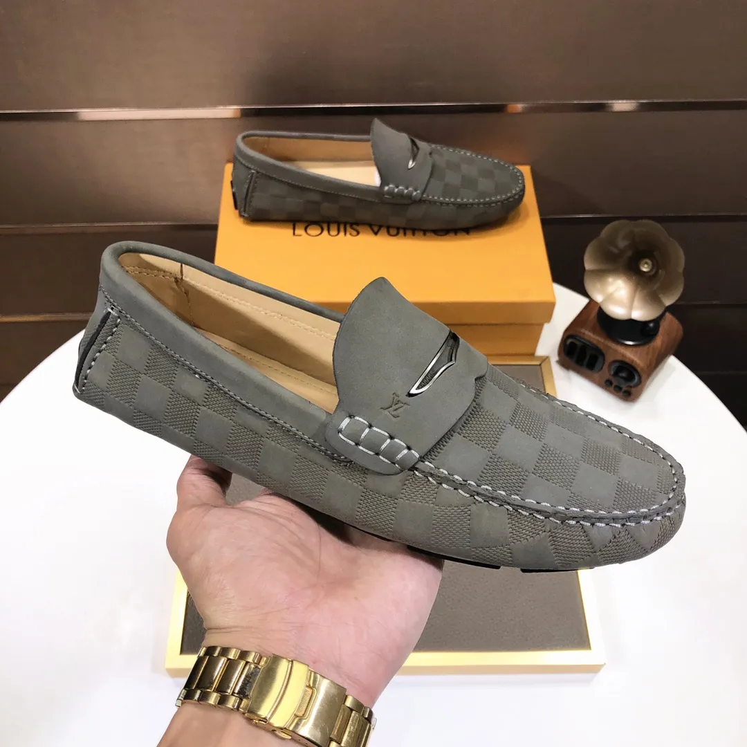 Men's men's shoes 💰420💰 [LV Doudou shoes] (water-dyed cowhide lining) new model is on the market, available on the official website. The new Doudou shoes are processed into single-color materials, and the uppers are made of imported cowhide material. The body of the shoe is fully hemmed with mark thread, and is lined with imported original cowhide leather. The elegant shoe shape is super suitable for all-matching, and the size is 38-44.